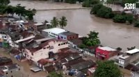 Огромни наводнения в Бразилия след като стените на два язовира се