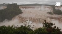 Хиляди туристи бяха привлечени от необичайно пълноводните водопади Игуасу на