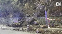 Скална маса се срути снощи върху тротоара на оживен булевард