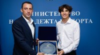 Спортният министър награди Никола Цолов: "Прославяте България и вдъхновявате цяло поколение"