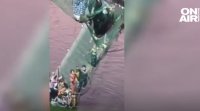 Най малко 32 души загинаха в Индия след като мост се
