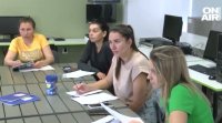 В Бургас започнаха курсове по български език за украинци. Те