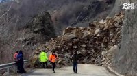Срутване затвори пътя София Самоков Платната за движение са