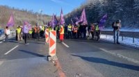 Пътни строители блокираха магистрала Хемус при тунел Витиня. Служителите искат