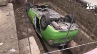 Зрелищна катастрофа в Русе - такси се обърна по таван