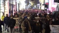 Масови протести в Гърция, след като полицията простреля 16-годишно момче
