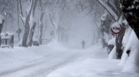 Обилен снеговалеж затвори десетки пътища в Източна и Северна Турция