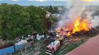 Пожар гори във фабрика за преработка на дървесина в Старозагорско (+СНИМКИ)