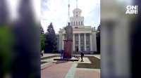 Докато в много украински градове премахват паметници свързани с Русия