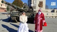 Дядо Коледа изненада жителите на Сливен с нетрадиционно превозно средство