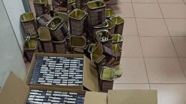 Митничари откриха цигари, дегизирани като консерви с кучешка храна