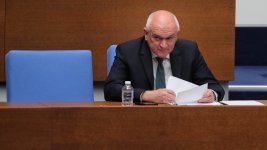 Депутатите се събират извънредно заради Сребреница, ще изслушат Главчев