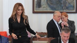 Ивайла Бакалова и съпругът ѝ на изслушване в НС за Нотариуса