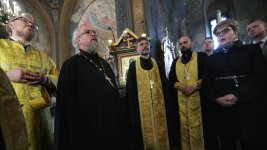 "Тук се чуват молитвите ни, важна е за мен" - отвориха и гробницата на свети Серафим
