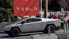 Спират доставките на Tesla Cybertruck