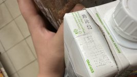 Сигнал: Напитки със срок на годност 2023 г., а отгоре етикет 2025 г.