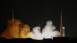 Коригираха орбитата на МКС, за да се избегне сблъсък с летящи отломки