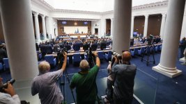 На извънредно заседание депутатите гласуват промени в ключови закони