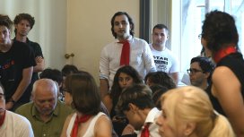 Без консенсус след срещата в МОН: Студенти от НАТФИЗ продължават да искат оставката на ректора