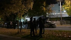 Терористично нападение пред израелското посолство в Белград, нападателят е убит