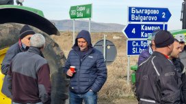 Жива верига затвори пътя Бургас&ndash;Варна заради отпадните води в Свети Влас