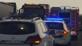Обърнат камион и разлято гориво на пътя затрудниха движението по АМ "Тракия"