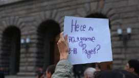 Протест пред МС: Искат оставката на правителството на Радев