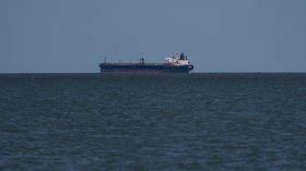 Русия атакува логистичен център в Украйна и товарни кораби в Черно море