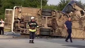 НАП погва шофьорите от катастрофата на "Челопешко шосе": Скъпи коли и шофьорска книжка от чужбина