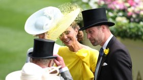 Цветно и екстравагантно: Впечатляващо модно дефиле на Royal Ascot 2026 (СНИМКИ)