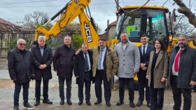 След 18 години без вода - Атанас Зафиров откри новия водопровод в Едрево