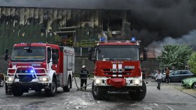 Втори ден гасят пожара край Банкя: Пластмасите тлеят, хората се оплакват от задушлив въздух