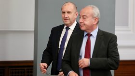 Радев: Икономическият растеж не се постига с раздаване на пари