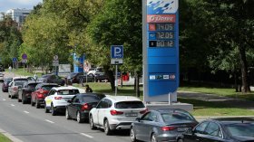 Русия остава без бензин: Опашки в Москва и внос на горива