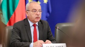 Синдикатите се разделиха за формулата за минималната заплата