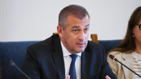 Транспортният министър: На българските летища няма чужди самолети, участващи във военни операции