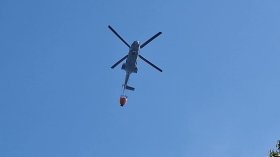 Военен "Кугър" се включи в гасенето на големия пожар над село Антон