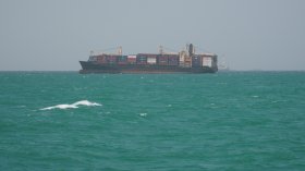 Хутите атакуваха кораб в Червено море: Трима моряци загинаха в Баб ел-Мандеб