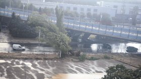 Мощна буря връхлетя София, градушка и пороен дъжд наводниха улиците (+ВИДЕО)