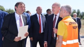 Румен Радев: Забавянето на магистралите спира икономическото развитие на България