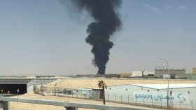 Летището в Рияд поднови част от полетите след две седмици под обстрел