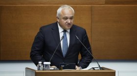 Демерджиев допусна връзка между бомбените заплахи и полетите на Пеевски