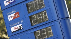 КЗП проверява бензиностанциите за необосновано увеличение на цените на горивата