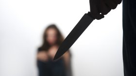 В Италия арестуваха българин, наръгал съпругата си с нож в лицето