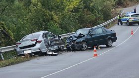 Черен ден на пътя: Двама загинаха при катастрофа край Котел