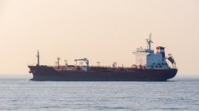 "Гардиън": Гориво от Южна Корея се доставя в Русия със санкционирани танкери