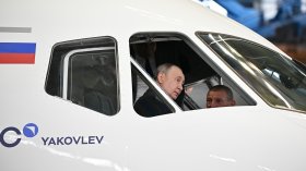 Путин инспектира граждански самолети край Москва (СНИМКИ)
