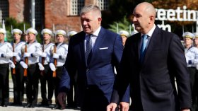 Радев посрещна Роберт Фицо с официални почести в София (СНИМКИ)