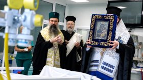 Патриарх Даниил благослови пациенти и медици във ВМА с Хавайската икона на Богородица