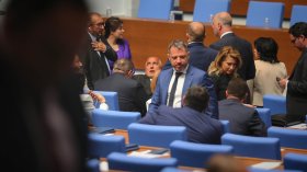 Кадрови рокади, дългове и недоверие: Политическият фон в страната (ВИДЕО)